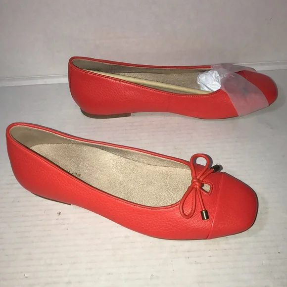 NWB Vionic Klara Cap Toe Flat in Cherry tomato Red Sz 9 Narrow - Picture 8 of 9
